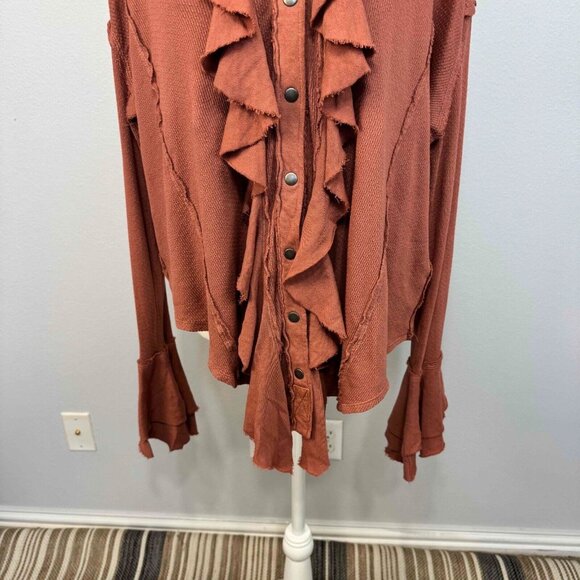 Free People We The Free Feelin' Fresh Shirting Cotton Ruffle-Front Warm Stone S - Picture 5 of 16